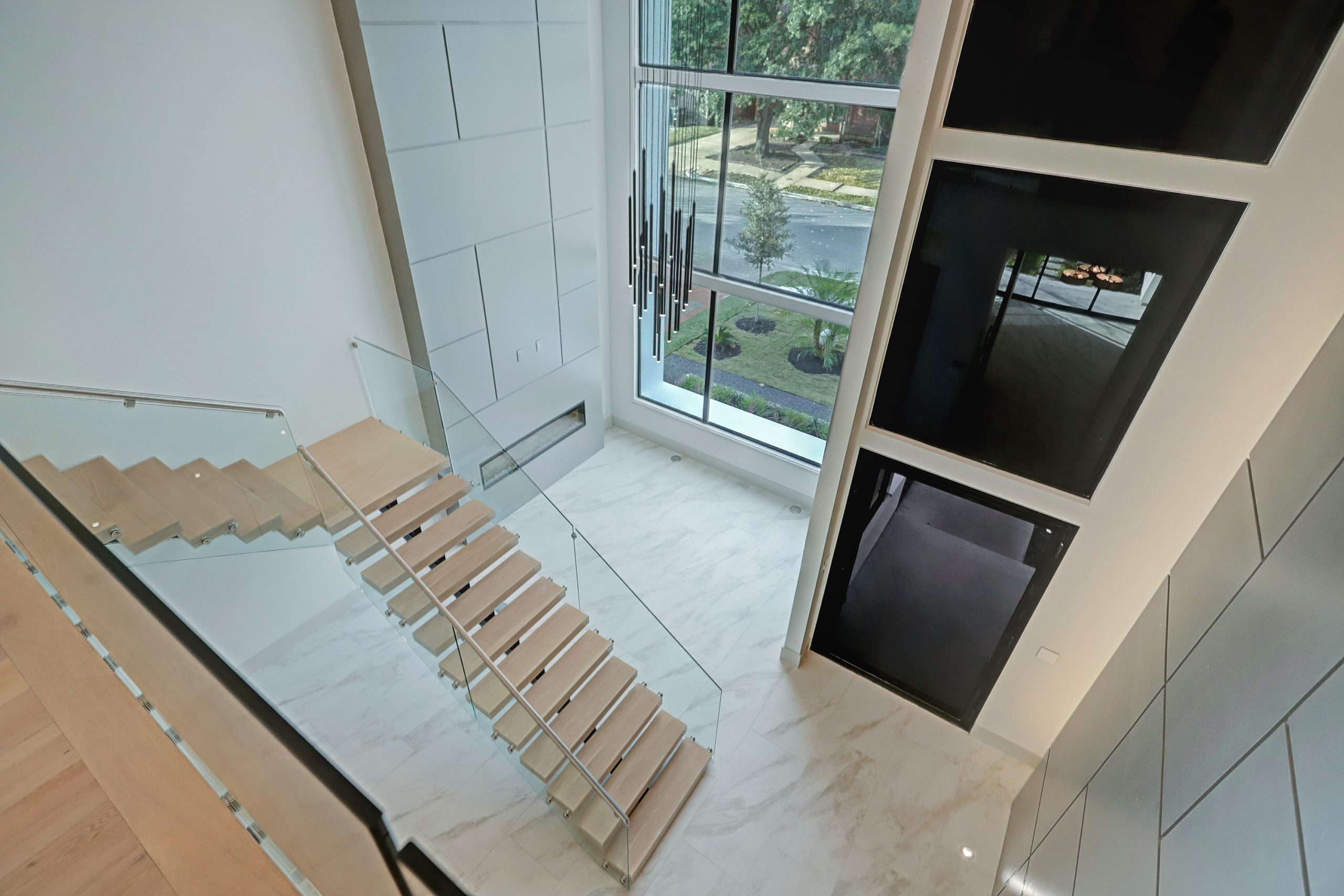 Modern and trendy home in the heart of Upper Kirby Vibe!