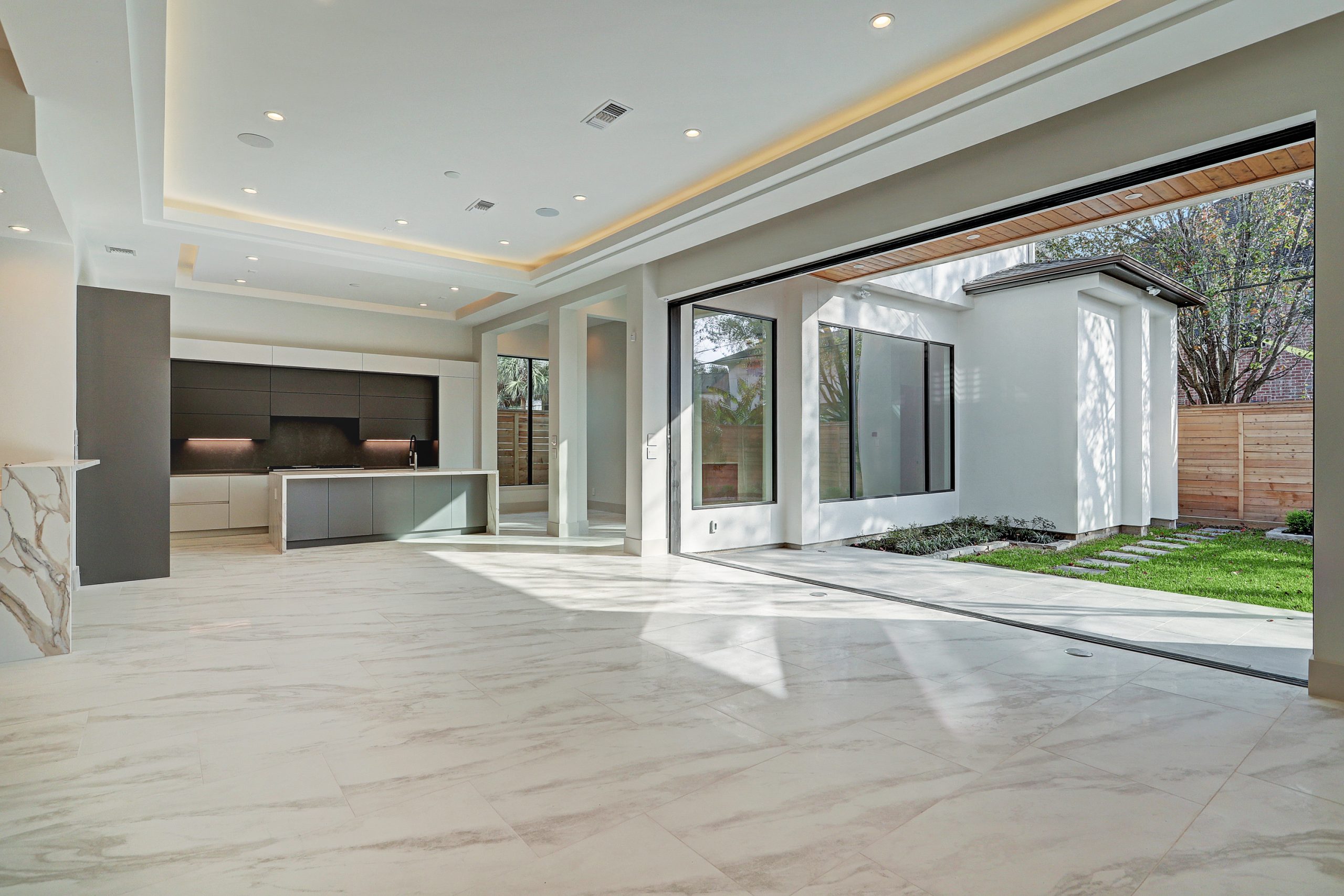 Modern and trendy home in the heart of Upper Kirby Vibe!